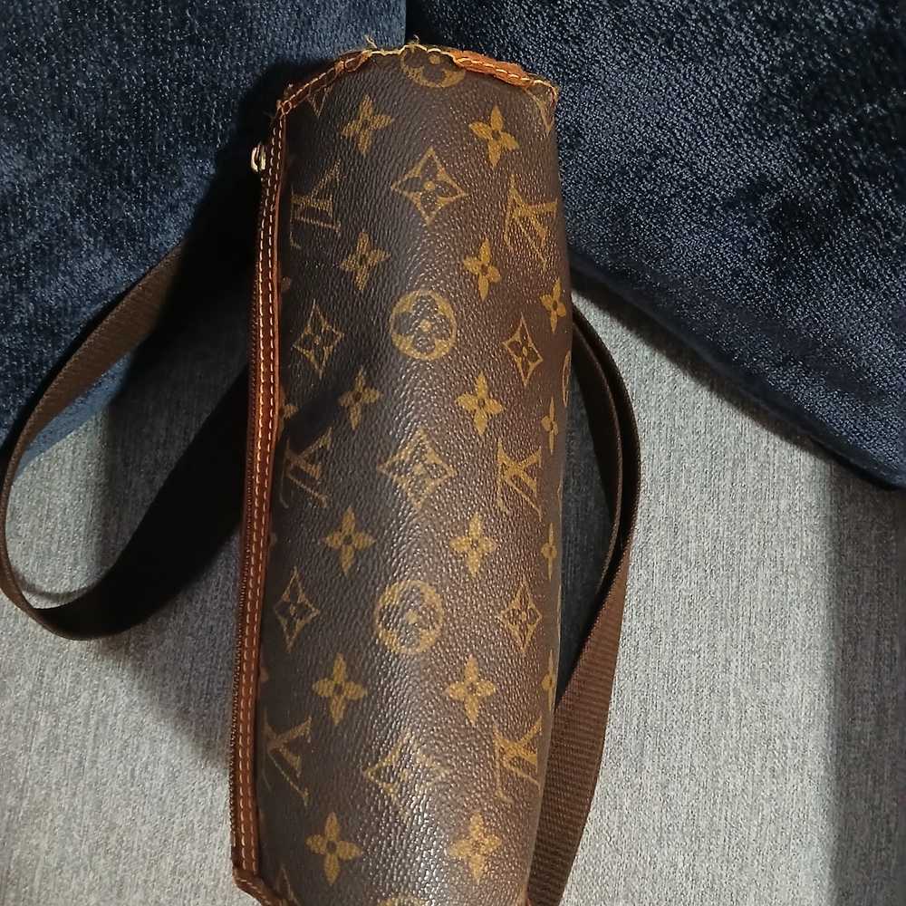 Louis Vuitton Brown Monogram Canvas Crossbody Bag - Picture 2 of 16